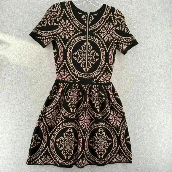 Romeo +Juliet Fit Flare Sweater Dress Women's Size M Black Tan BOHO - Picture 2 of 3